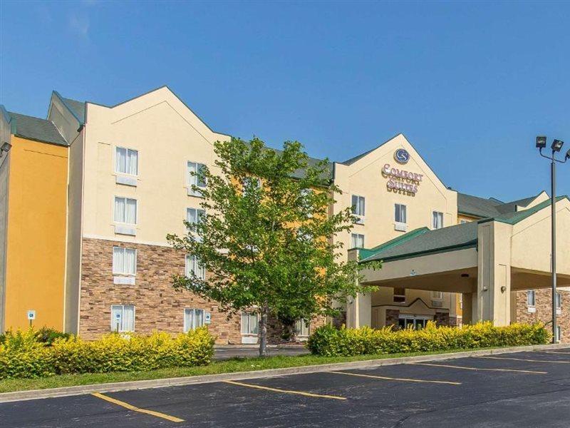 Comfort Suites Richmond Bagian luar foto