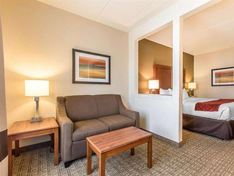 Comfort Suites Richmond Bagian luar foto
