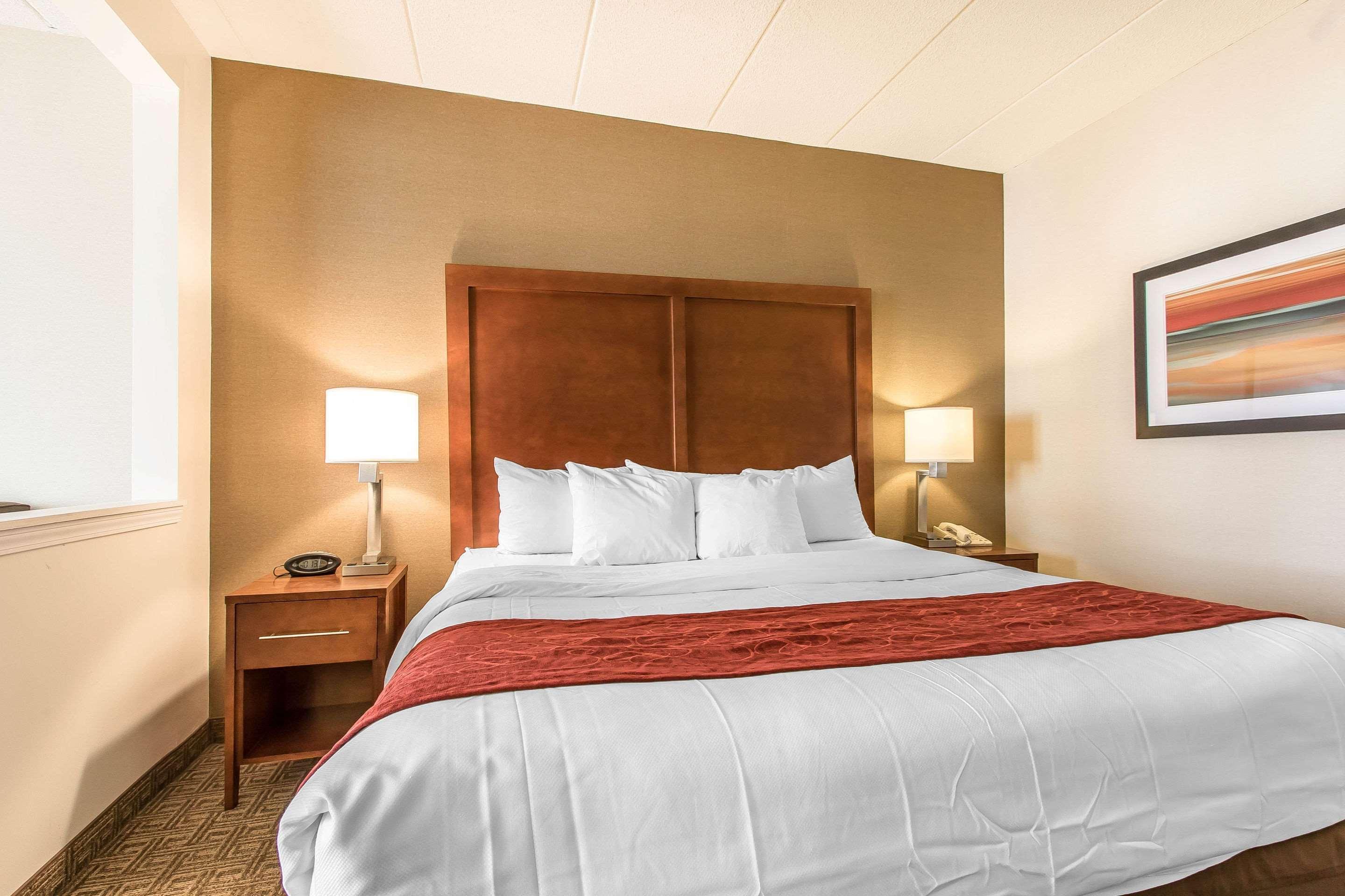 Comfort Suites Richmond Bagian luar foto