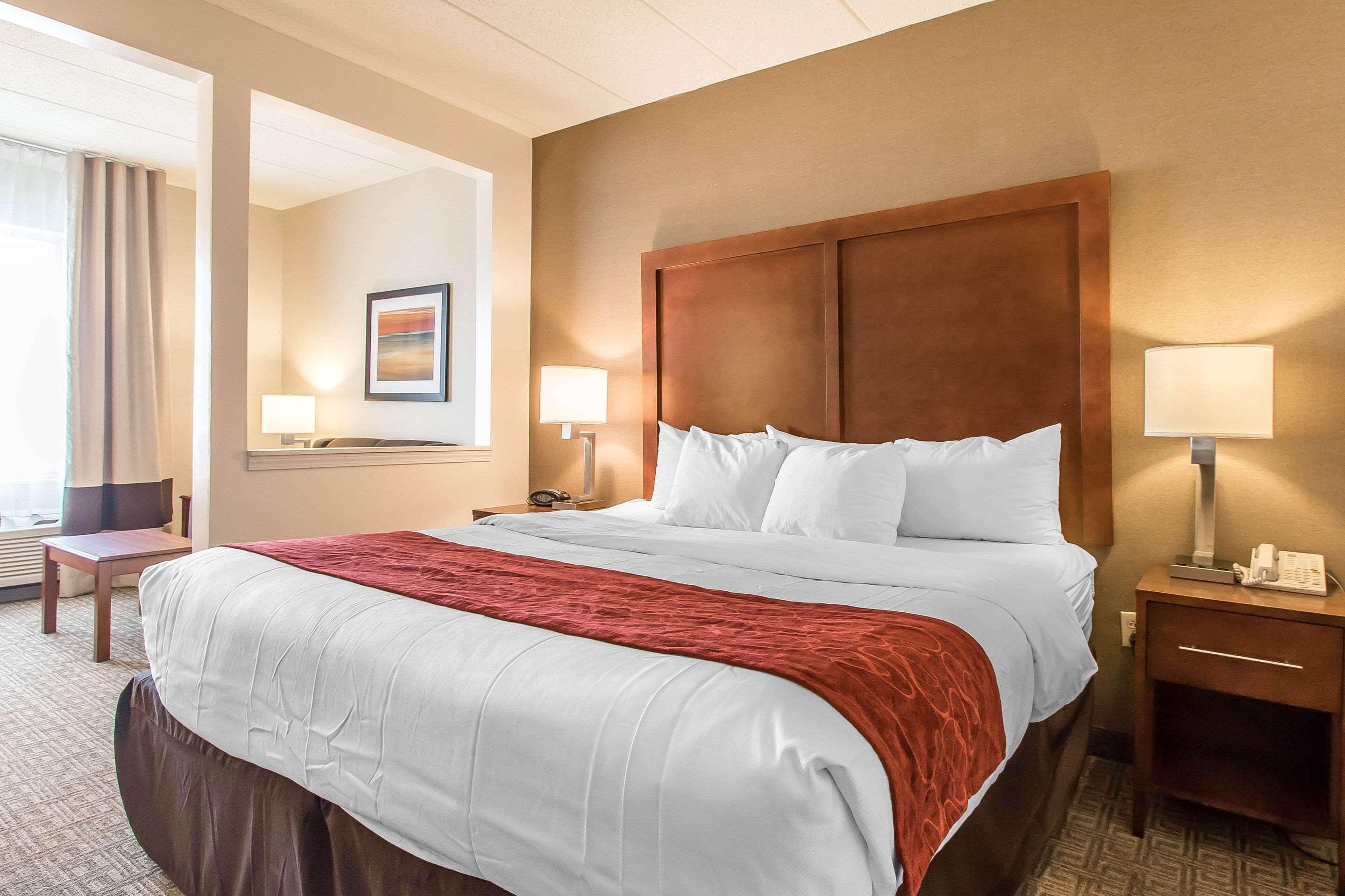Comfort Suites Richmond Bagian luar foto