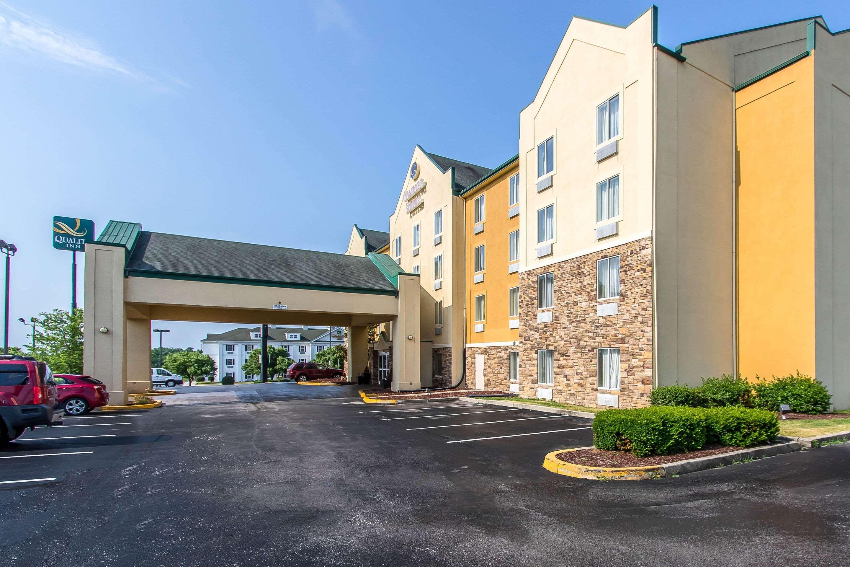 Comfort Suites Richmond Bagian luar foto