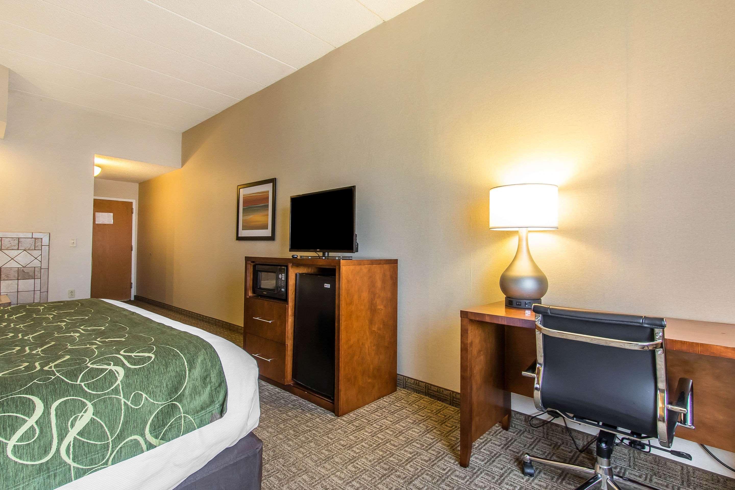 Comfort Suites Richmond Bagian luar foto