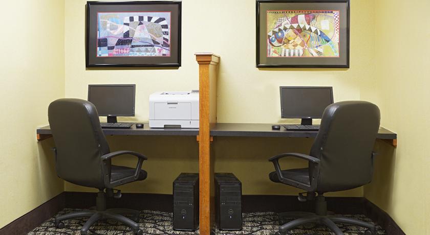 Comfort Suites Richmond Bagian luar foto