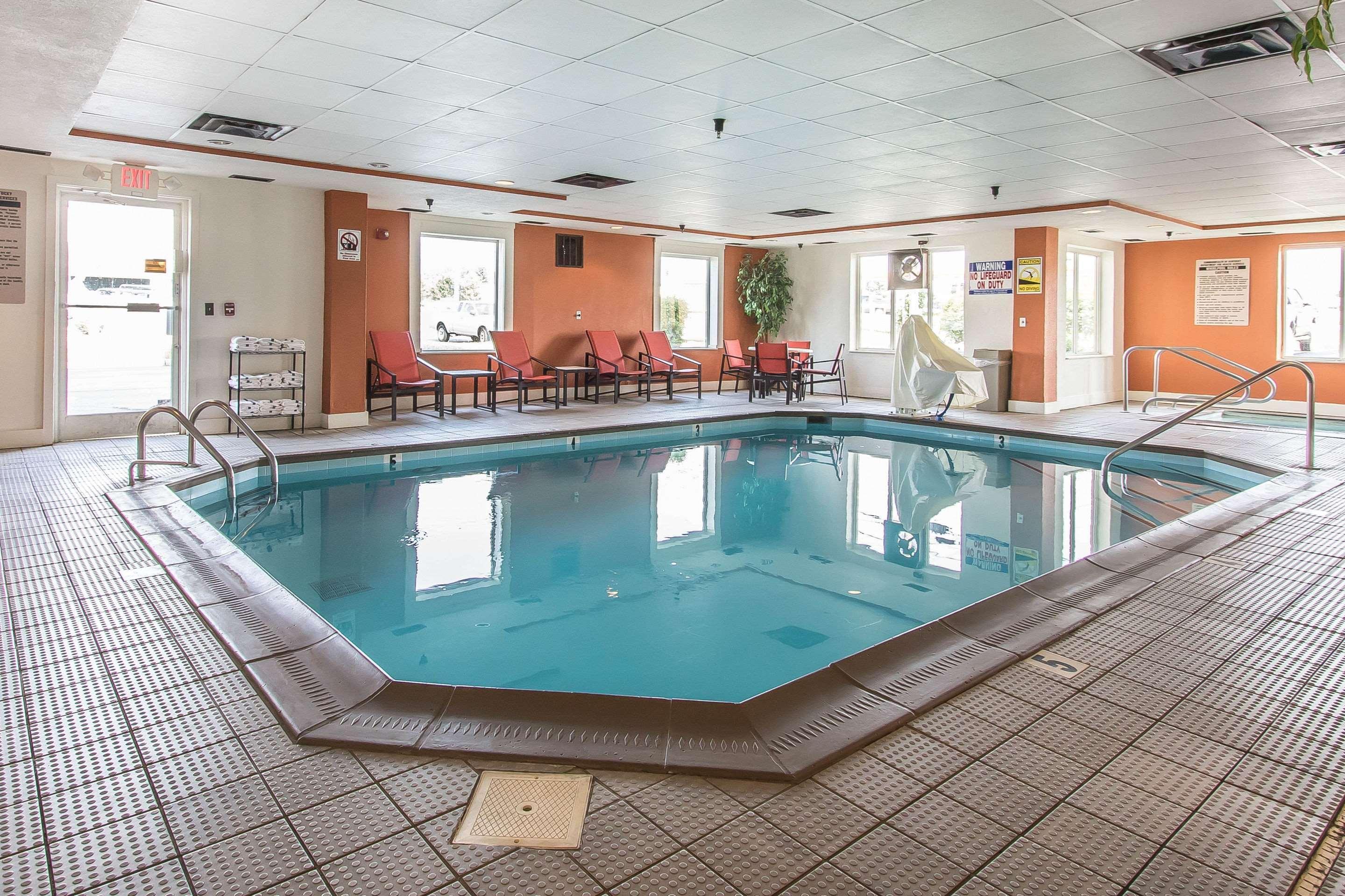 Comfort Suites Richmond Bagian luar foto