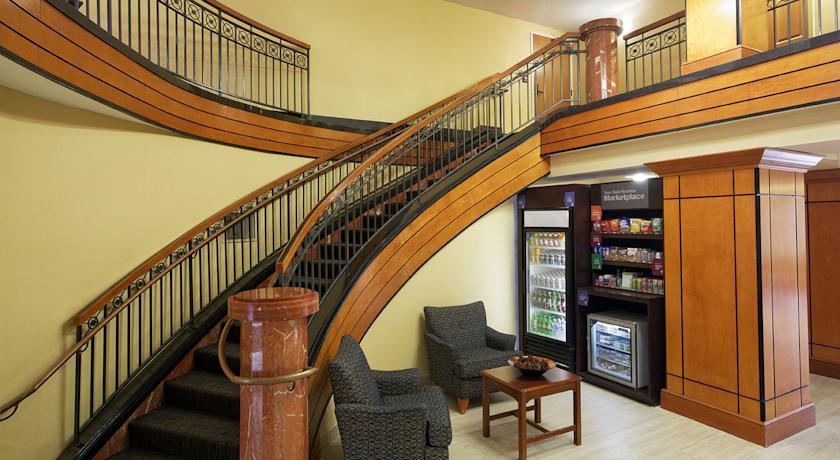 Comfort Suites Richmond Bagian luar foto