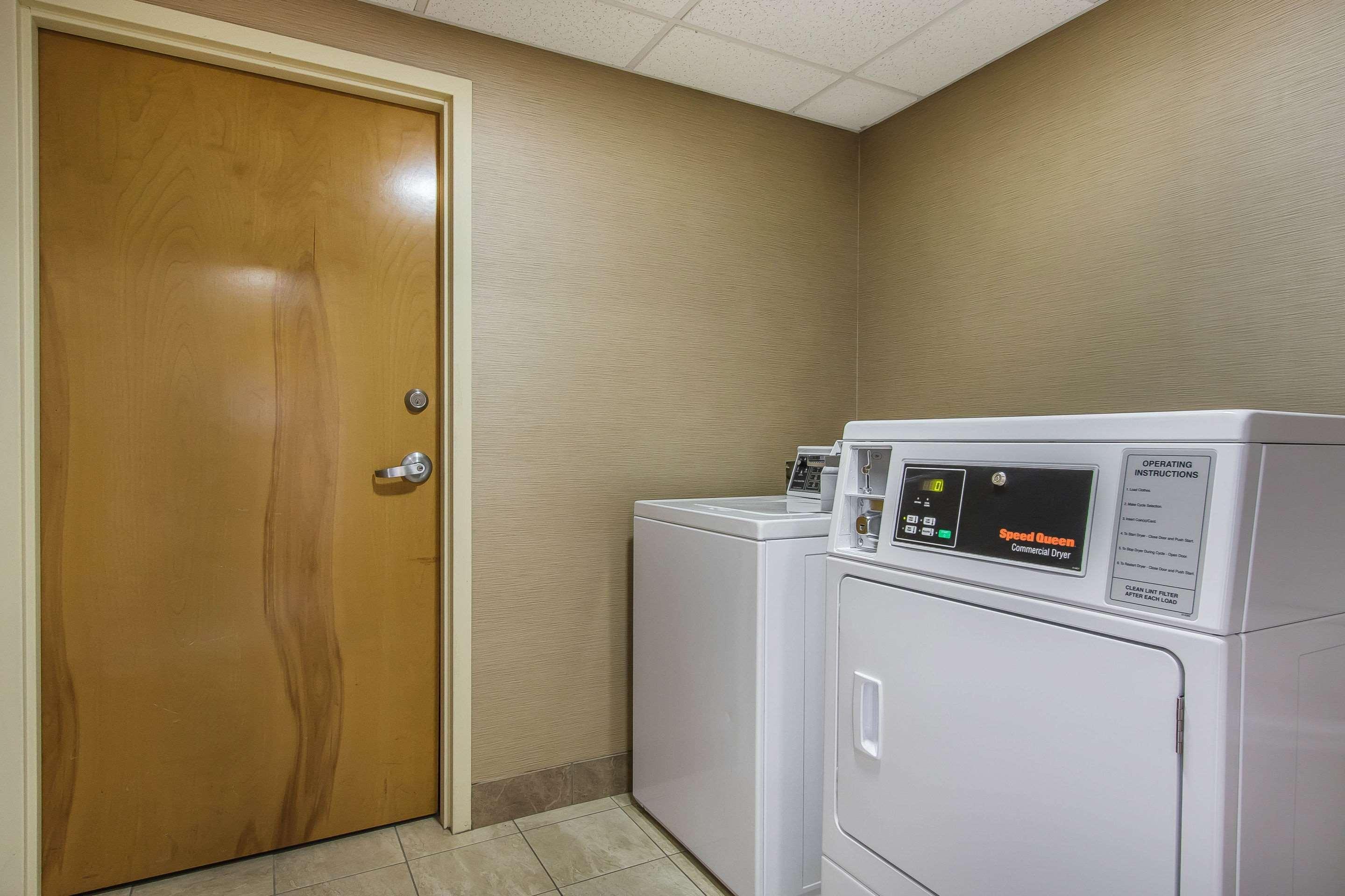 Comfort Suites Richmond Bagian luar foto