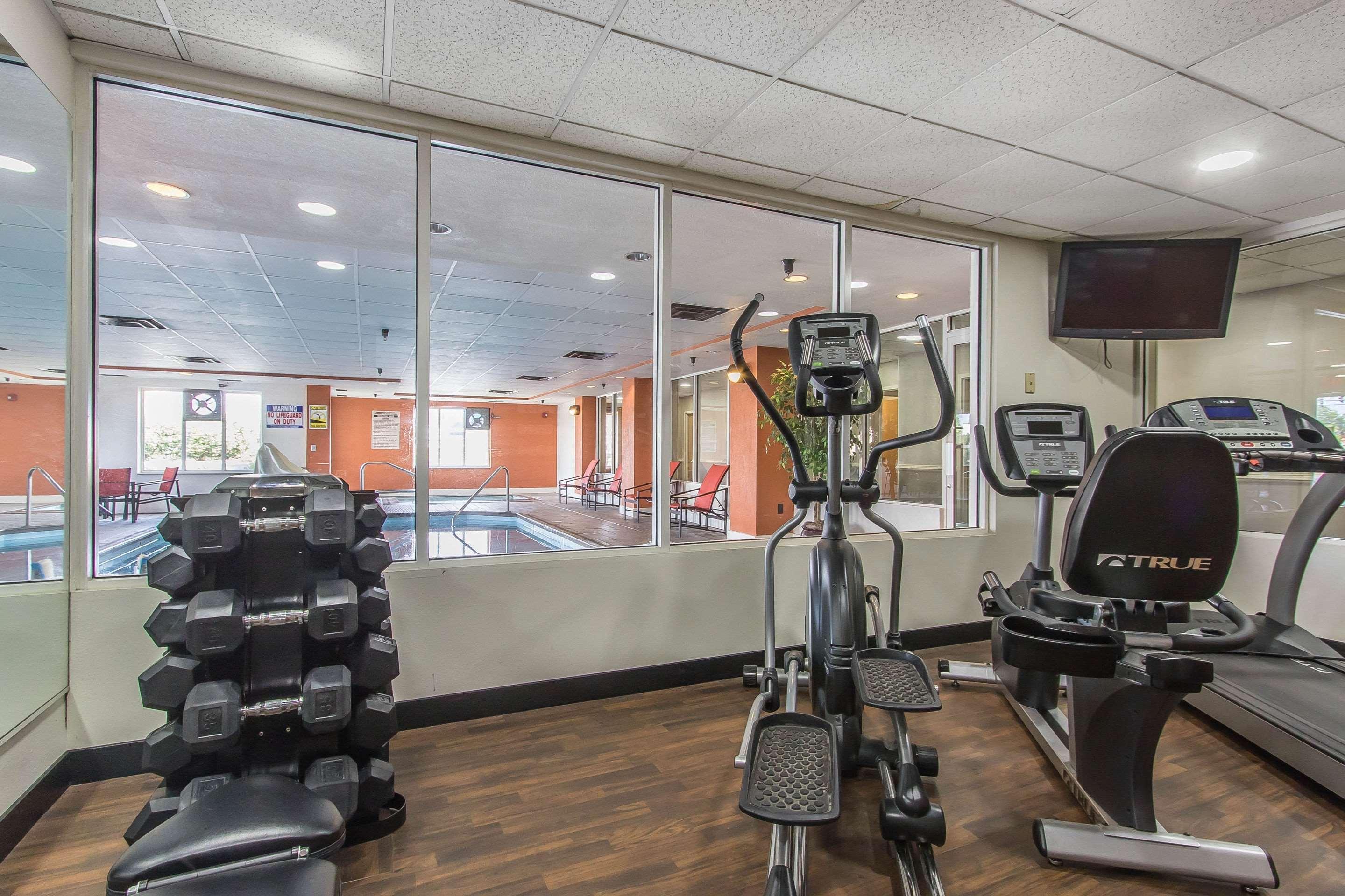 Comfort Suites Richmond Bagian luar foto