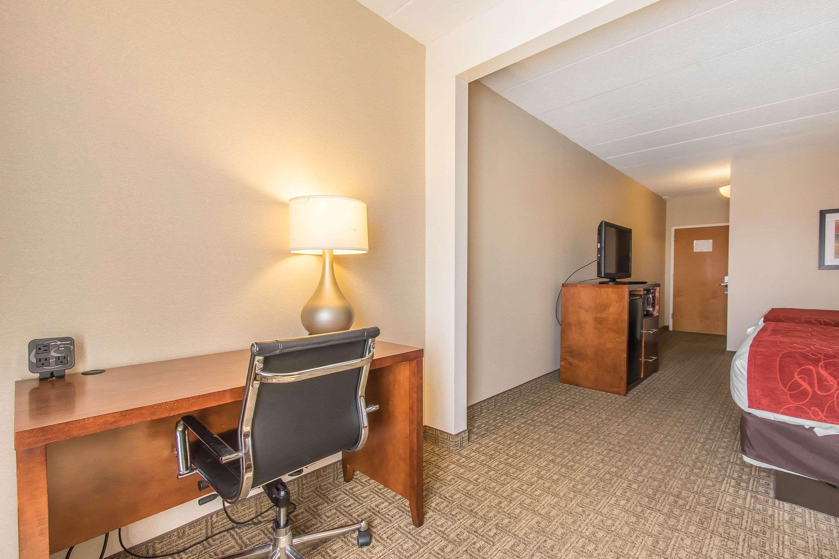 Comfort Suites Richmond Bagian luar foto