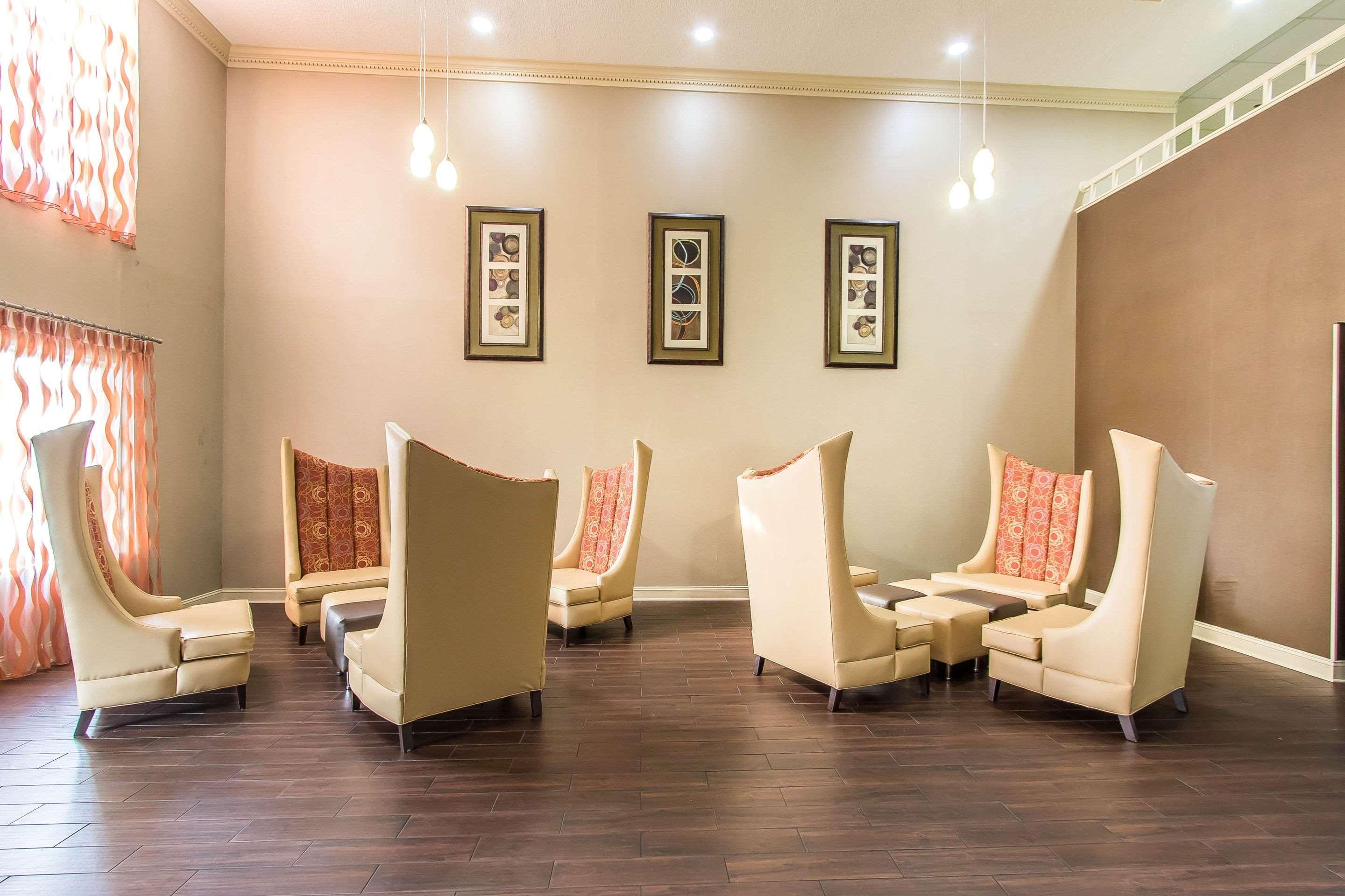 Comfort Suites Richmond Bagian luar foto