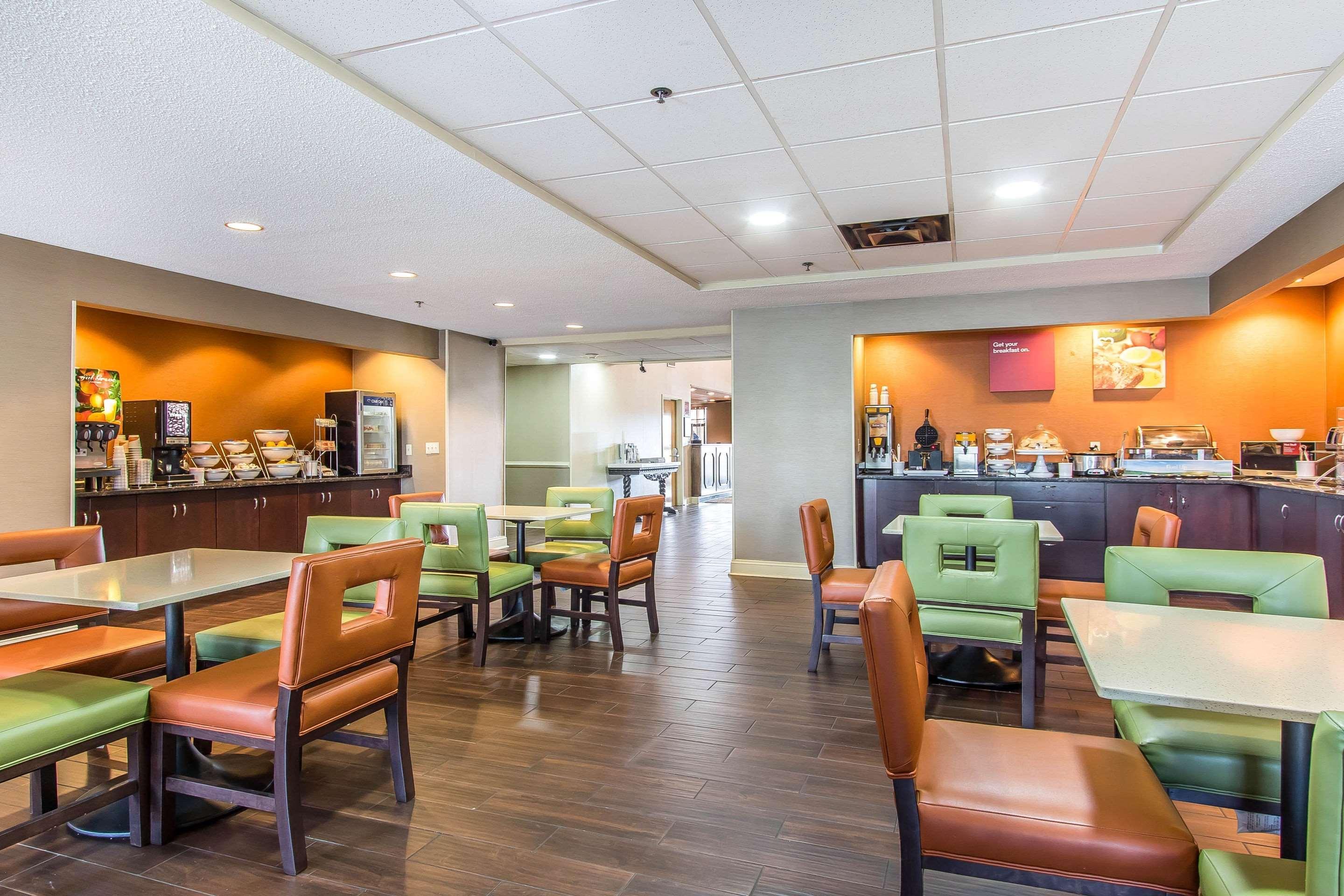 Comfort Suites Richmond Bagian luar foto