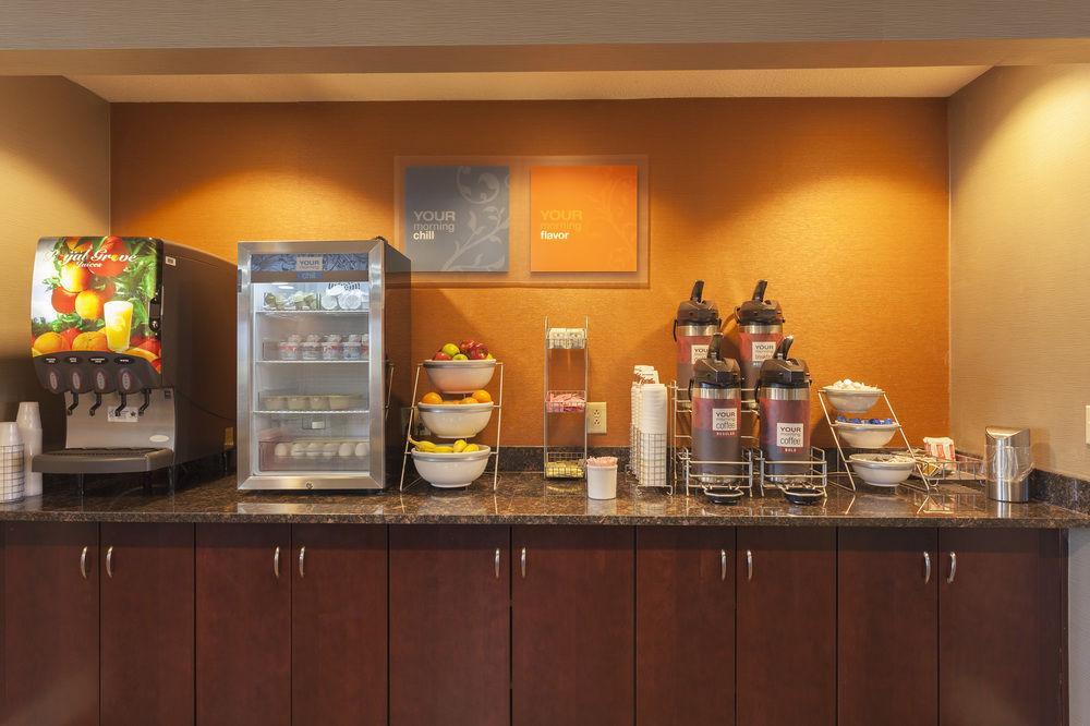 Comfort Suites Richmond Bagian luar foto